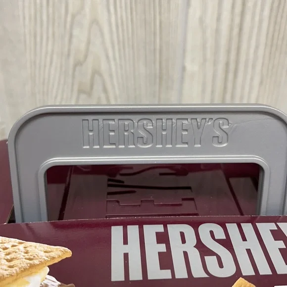 HERSHEY’S S’mores Chocolate Carrying Camping Caddy - Picture 10 of 11